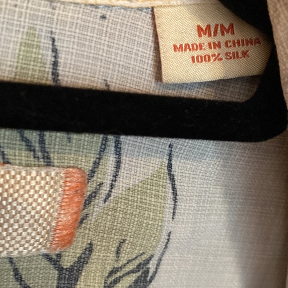Tommy Bahamas m button up silk - Picture 3 of 3